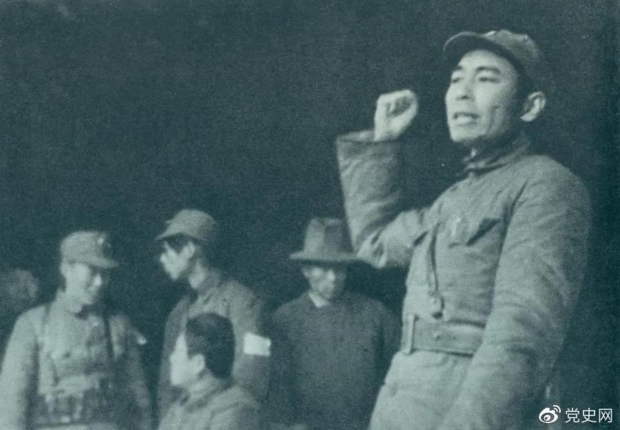 1939年2月23日，周恩來到皖南新四軍軍部，傳達中央關(guān)于新四軍向北向敵后發(fā)展的方針。