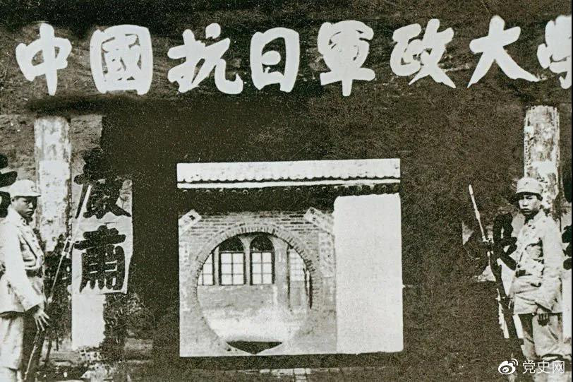 1937年3月2日，毛澤東為中國(guó)人民抗日軍政大學(xué)第二期第二隊(duì)學(xué)員題詞：“要學(xué)習(xí)朱總司令：度量大如海，意志堅(jiān)如鋼。”圖為抗日軍政大學(xué)舊址。