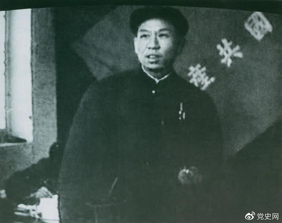 1949年3月，劉少奇在中共七屆二中全會上發(fā)言。