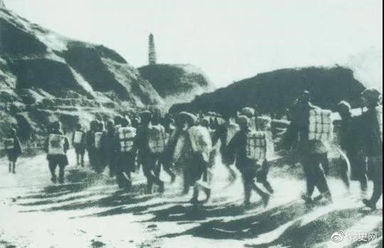 1947年3月19日，西北野戰(zhàn)軍撤離延安，進行戰(zhàn)略轉(zhuǎn)移。