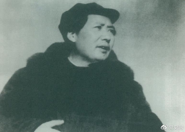 　　1949年3月23日，毛澤東率領中共中央機關離開西柏坡前往北平。出發(fā)時，他對周恩來說，今天是進京的日子，進京趕考去。我們決不當李自成，我們都希望考個好成績。