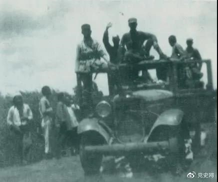 1938年3月31日，129師在邯長公路的響堂鋪伏擊日軍，這是在戰(zhàn)斗中繳獲的汽車。