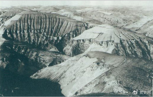 1947年4月14日，西北野戰(zhàn)兵團(tuán)取得了羊馬河戰(zhàn)役的勝利。圖為羊馬河戰(zhàn)役戰(zhàn)場(chǎng)。