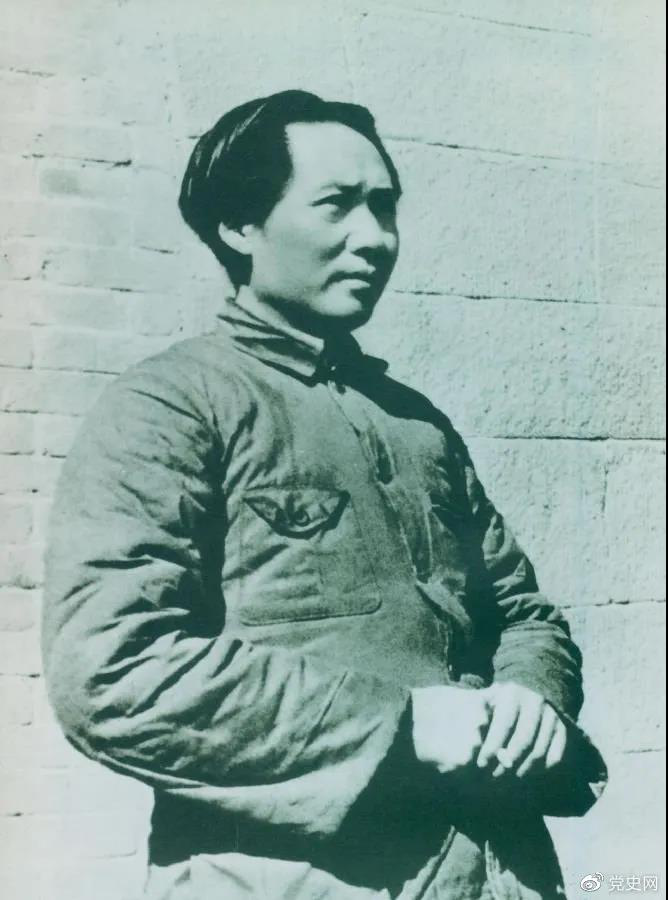 1936年2月至5月，毛澤東、彭德懷率軍進(jìn)行了東征戰(zhàn)役。圖為指揮東征戰(zhàn)役時(shí)的毛澤東。