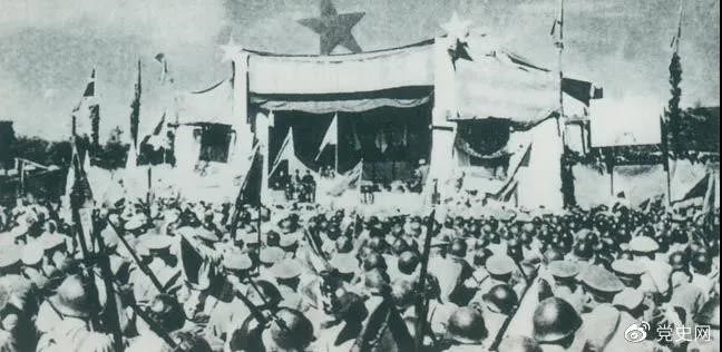 1950年5月19日，人民解放軍解放舟山群島。圖為舟山軍民舉行慶祝解放大會。
