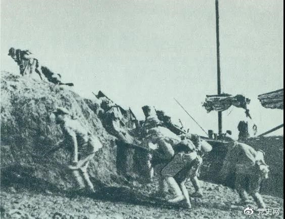 1949年5月23日，人民解放軍向上海國民黨政府軍隊(duì)發(fā)起總攻，占領(lǐng)了黃浦江堤。