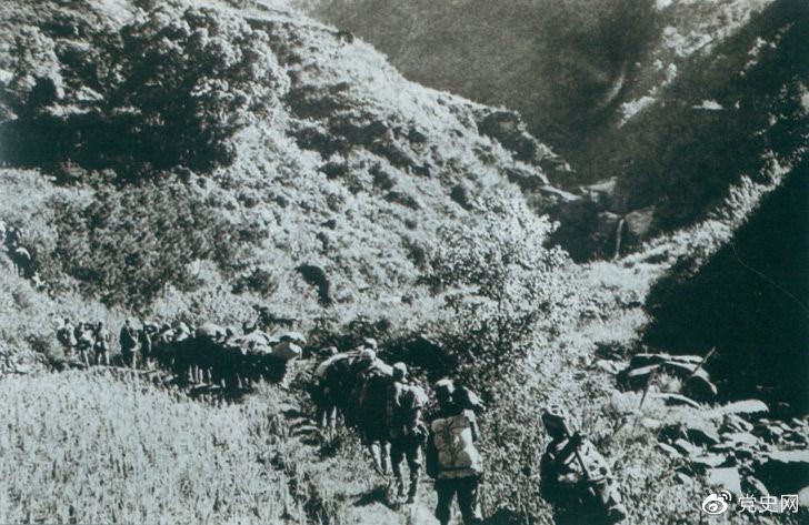 　　1947年6月，劉鄧大軍強(qiáng)渡黃河天險(xiǎn)，千里躍進(jìn)大別山，揭開了中國人民解放軍戰(zhàn)略進(jìn)攻的序幕。