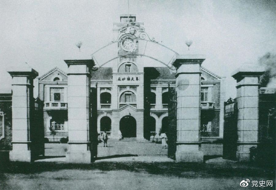圖為中共滿(mǎn)洲省委舊址。1929年6月，中共中央政治局決定劉少奇任中共滿(mǎn)洲省委書(shū)記。7月，劉少奇到達(dá)奉天（今沈陽(yáng)）赴任。